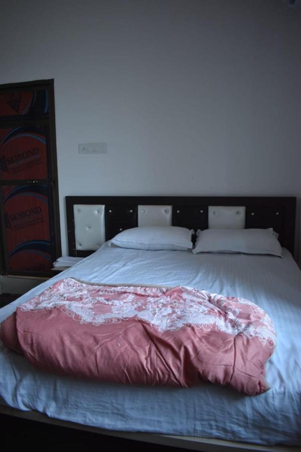 Hotel Vishal Buxar ภายนอก รูปภาพ