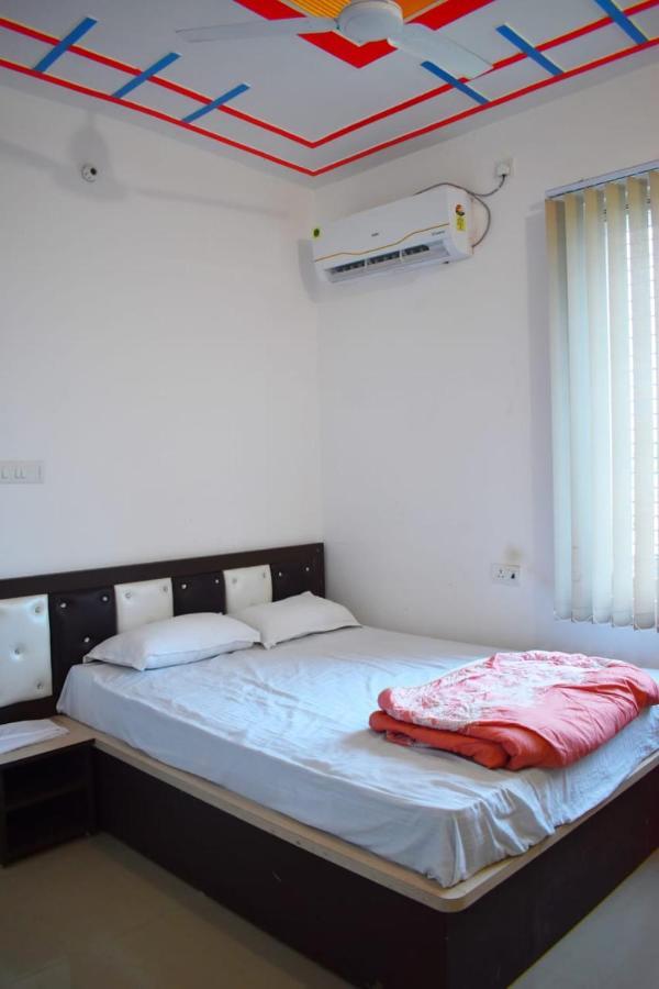 Hotel Vishal Buxar ภายนอก รูปภาพ